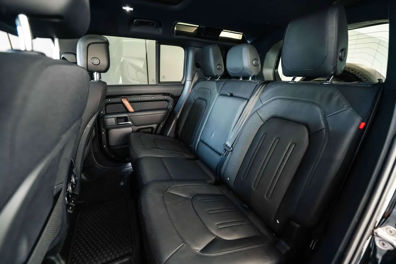 Land Rover Defender - Image 44