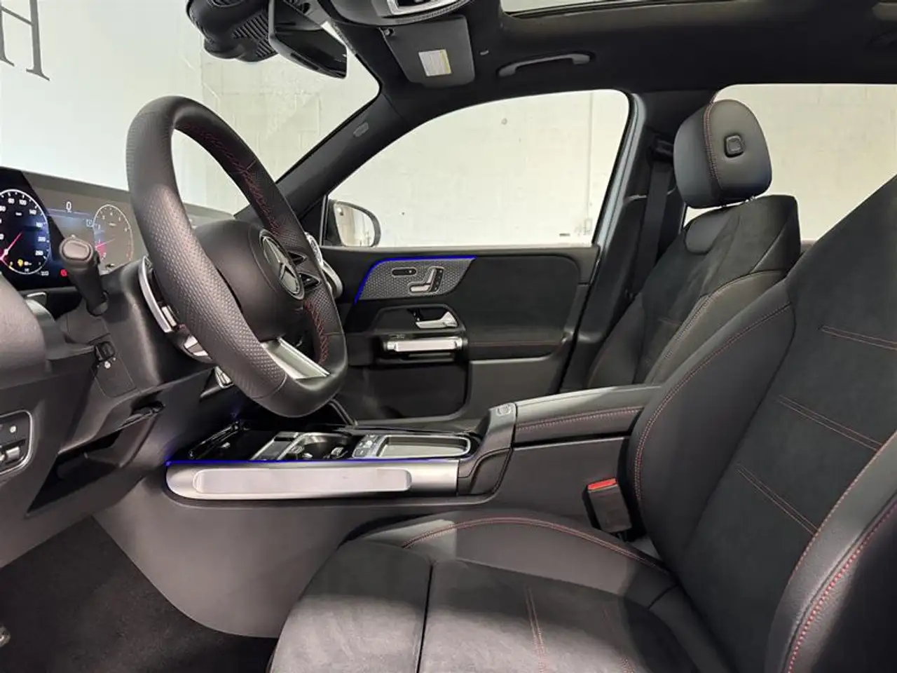 Mercedes-Benz GLB - Image 12