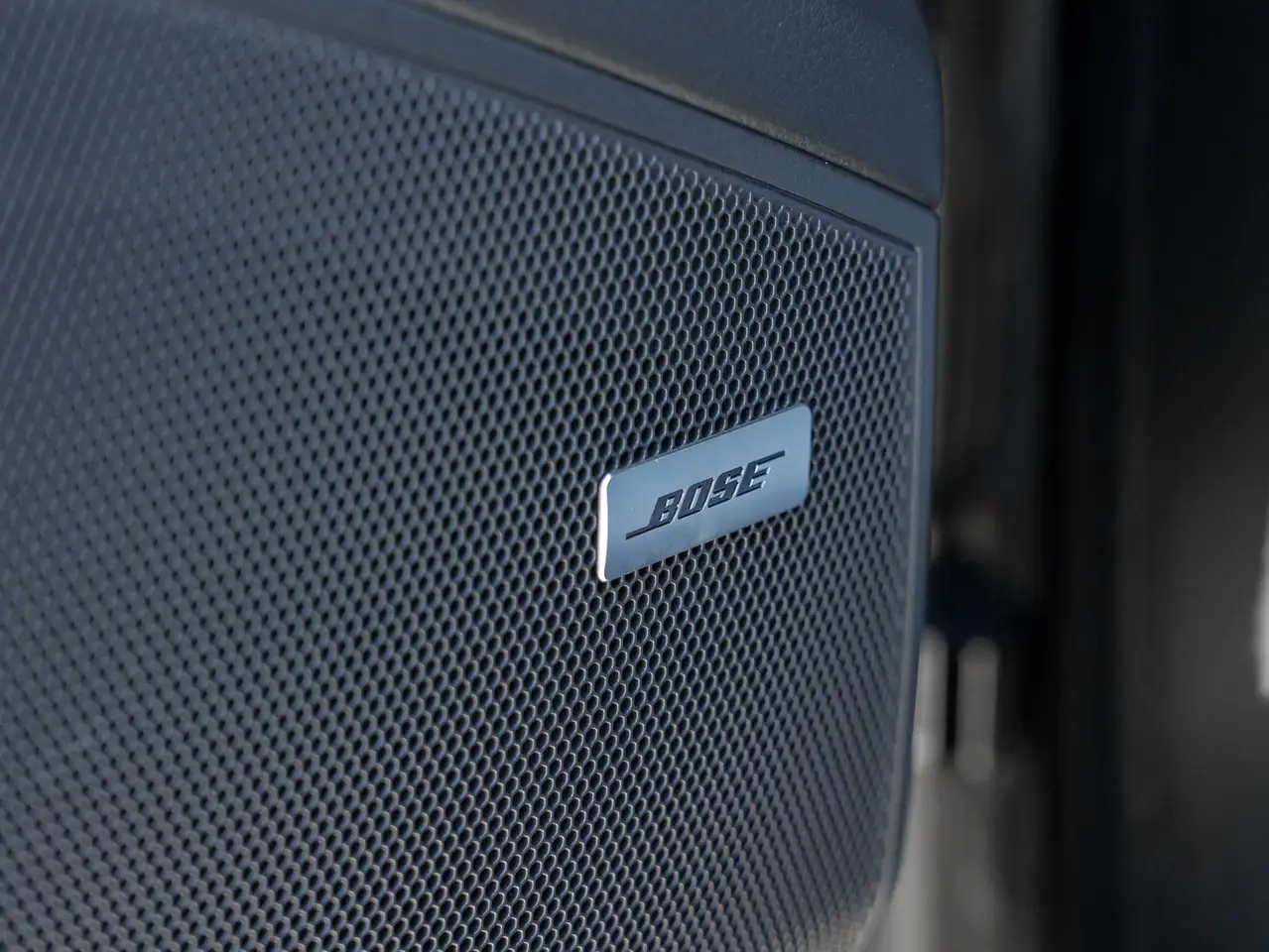 Porsche Cayenne - Image 22