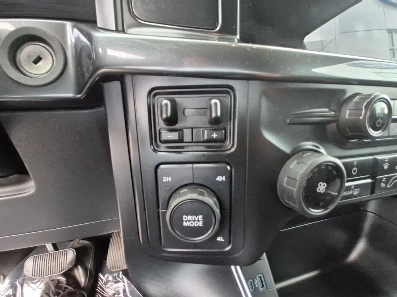 Ford F-150 - Image 17