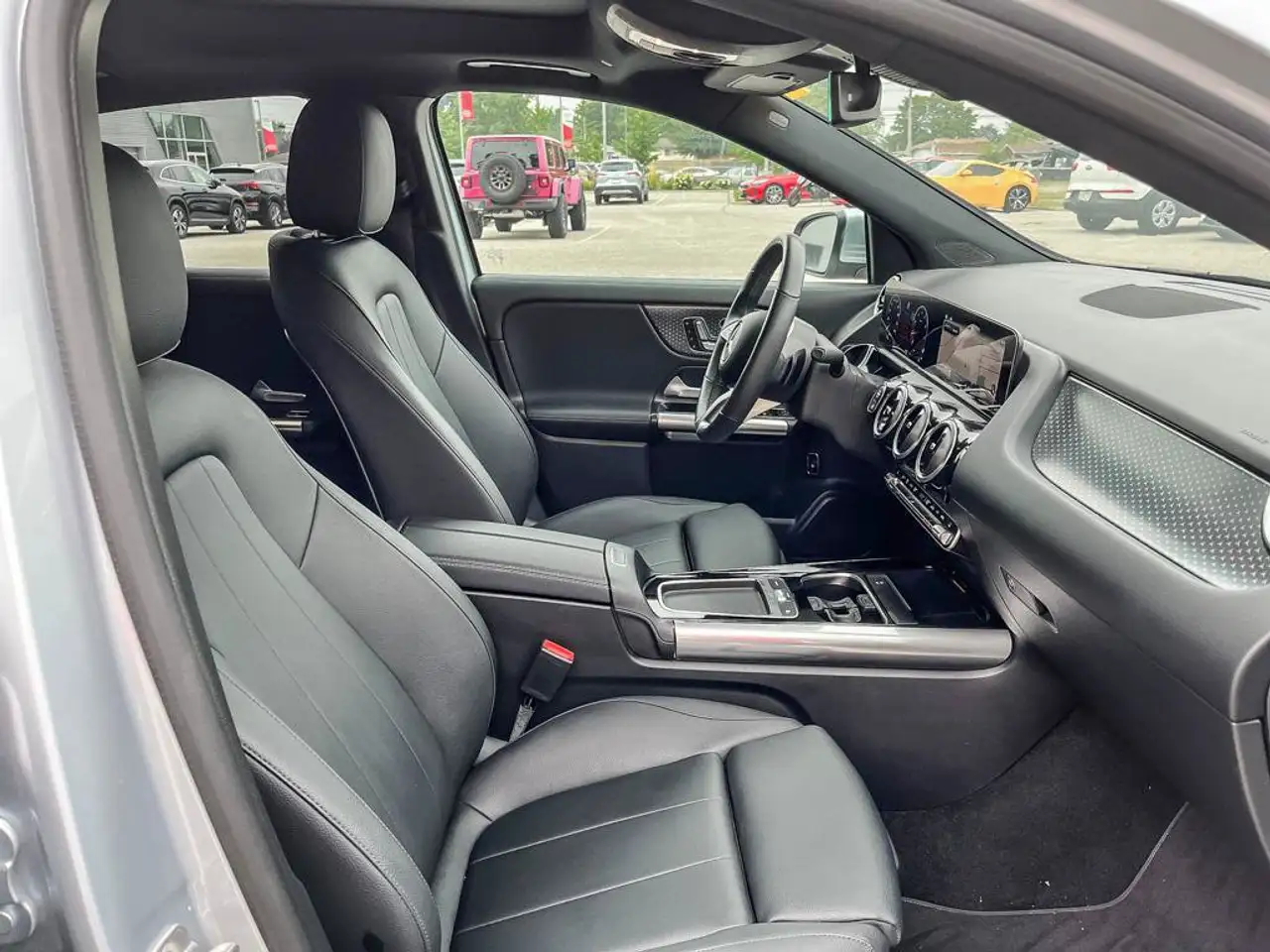 Mercedes-Benz GLA - Image 25