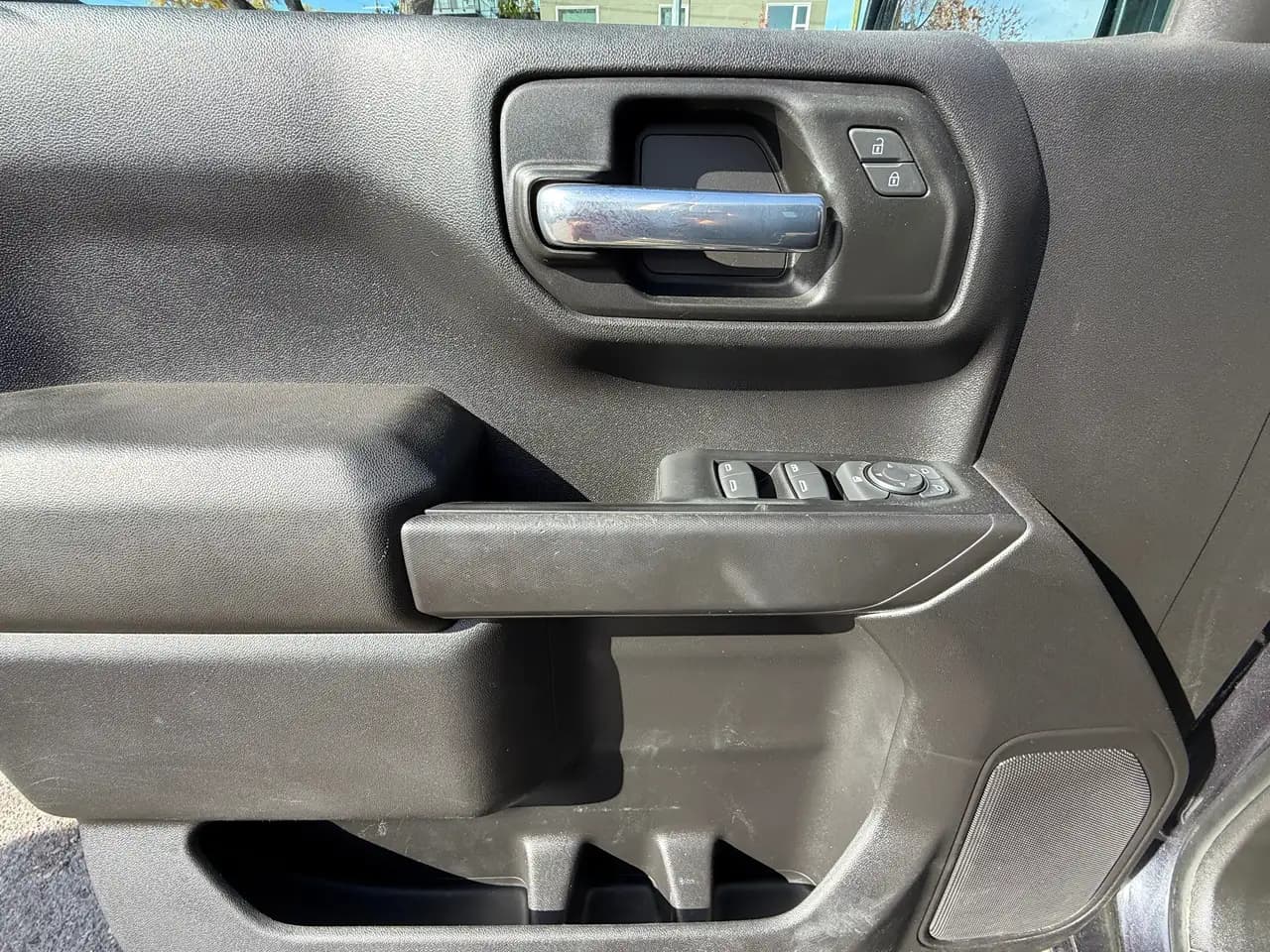 Chevrolet Silverado 1500 - Image 8