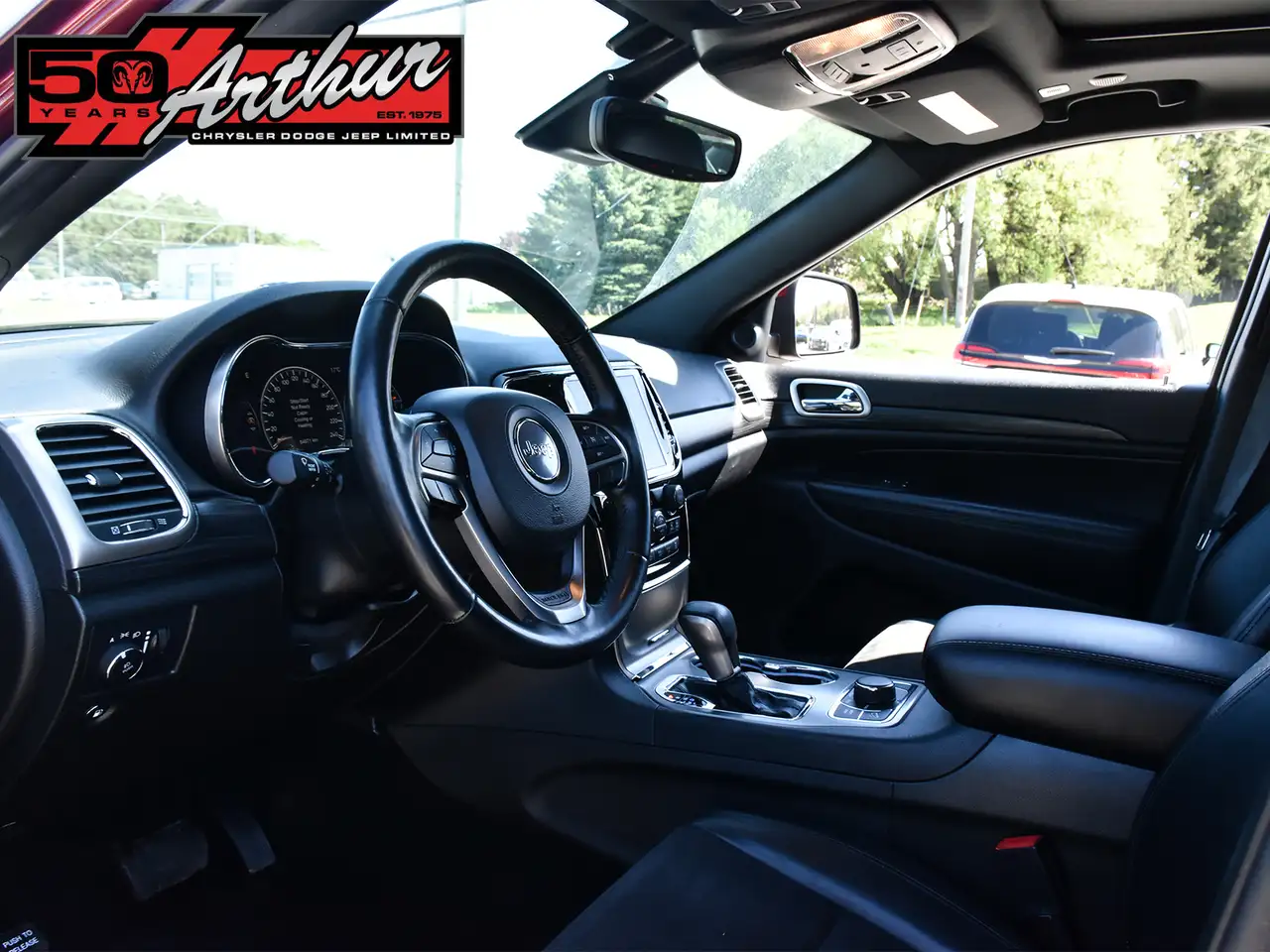 Jeep Grand Cherokee - Image 11