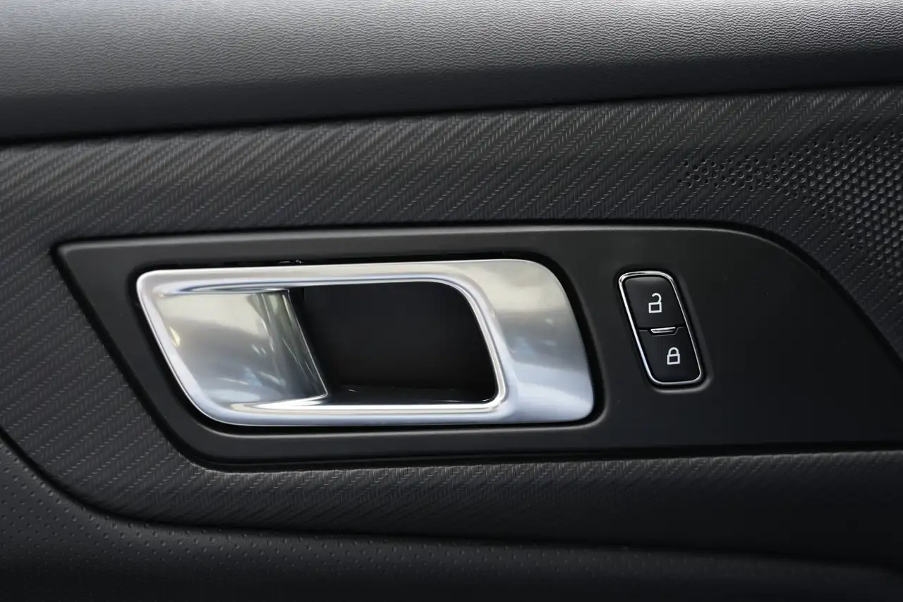 Ford Mustang - Image 29