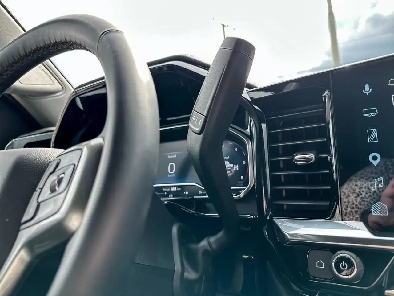 Chevrolet Silverado 1500 - Image 23