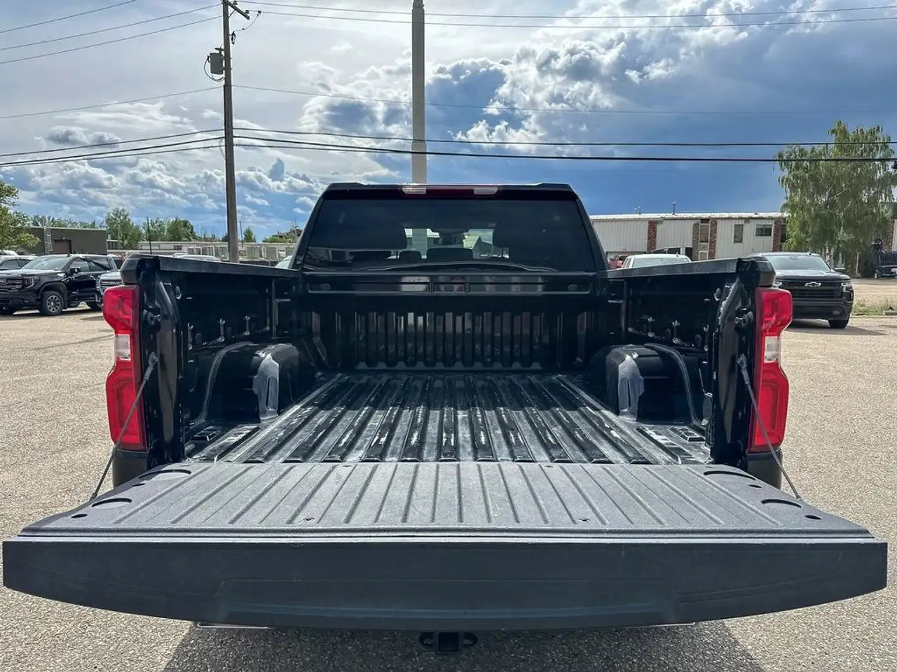 Chevrolet Silverado 1500 - Image 17
