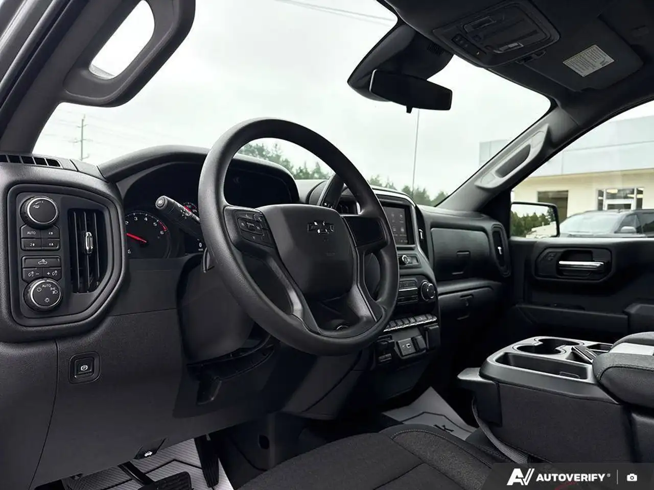 Chevrolet Silverado 1500 - Image 16