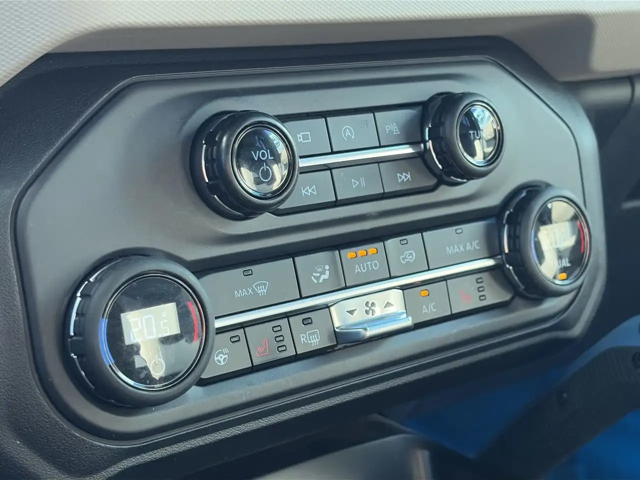 Ford Bronco - Image 27