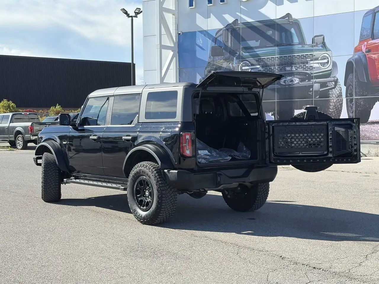 Ford Bronco - Image 32