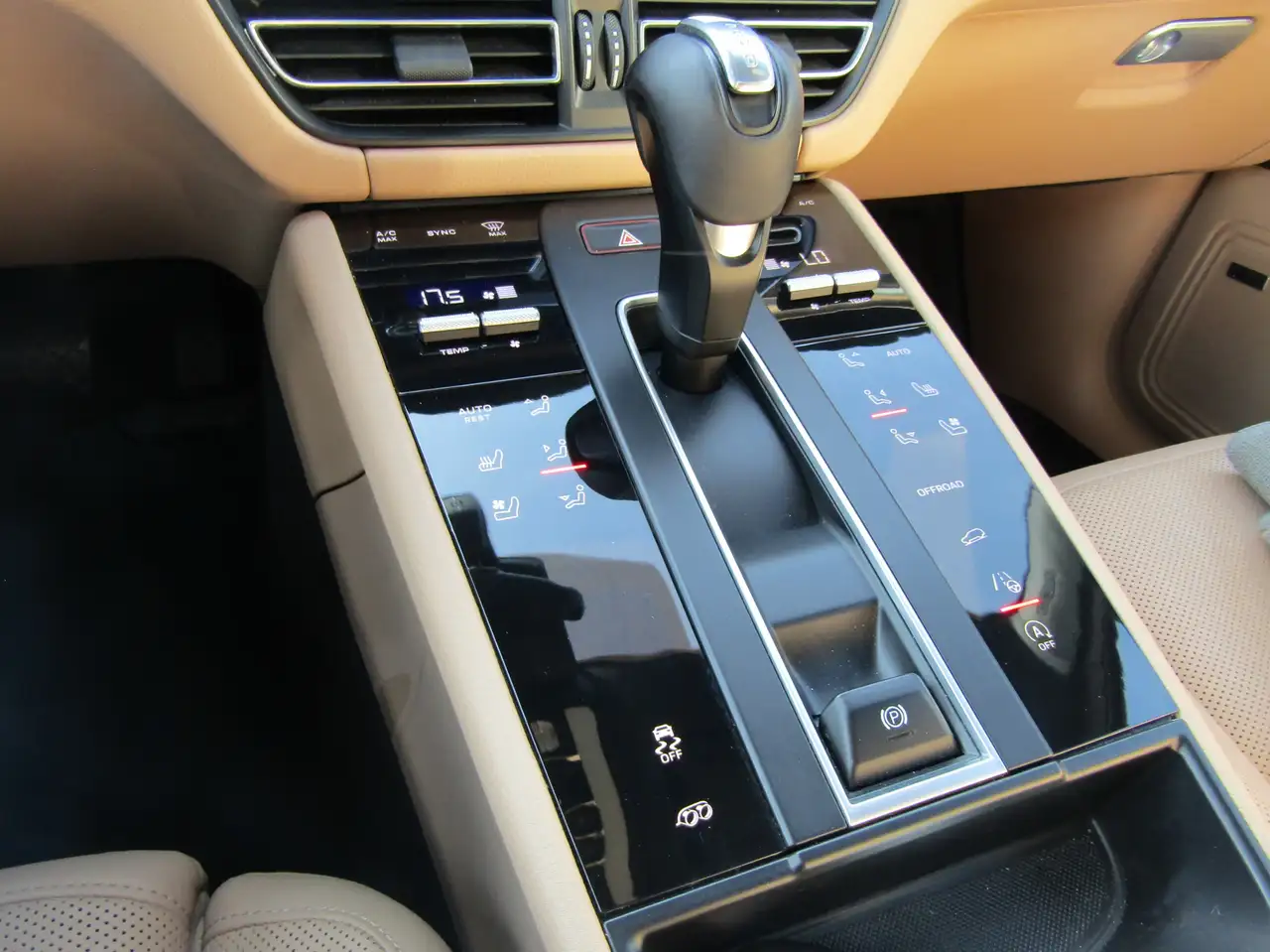 Porsche Macan - Image 21