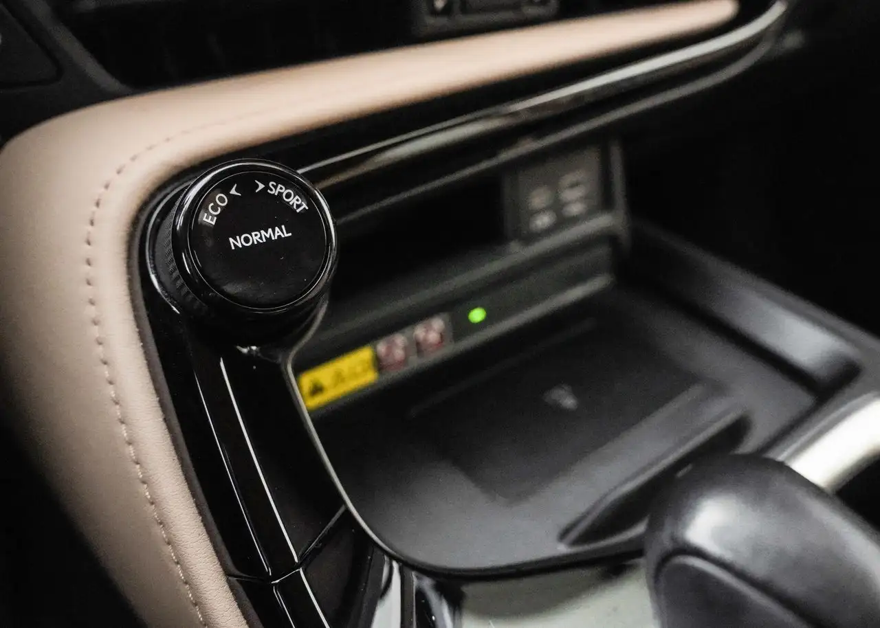 Lexus NX 350 - Image 29