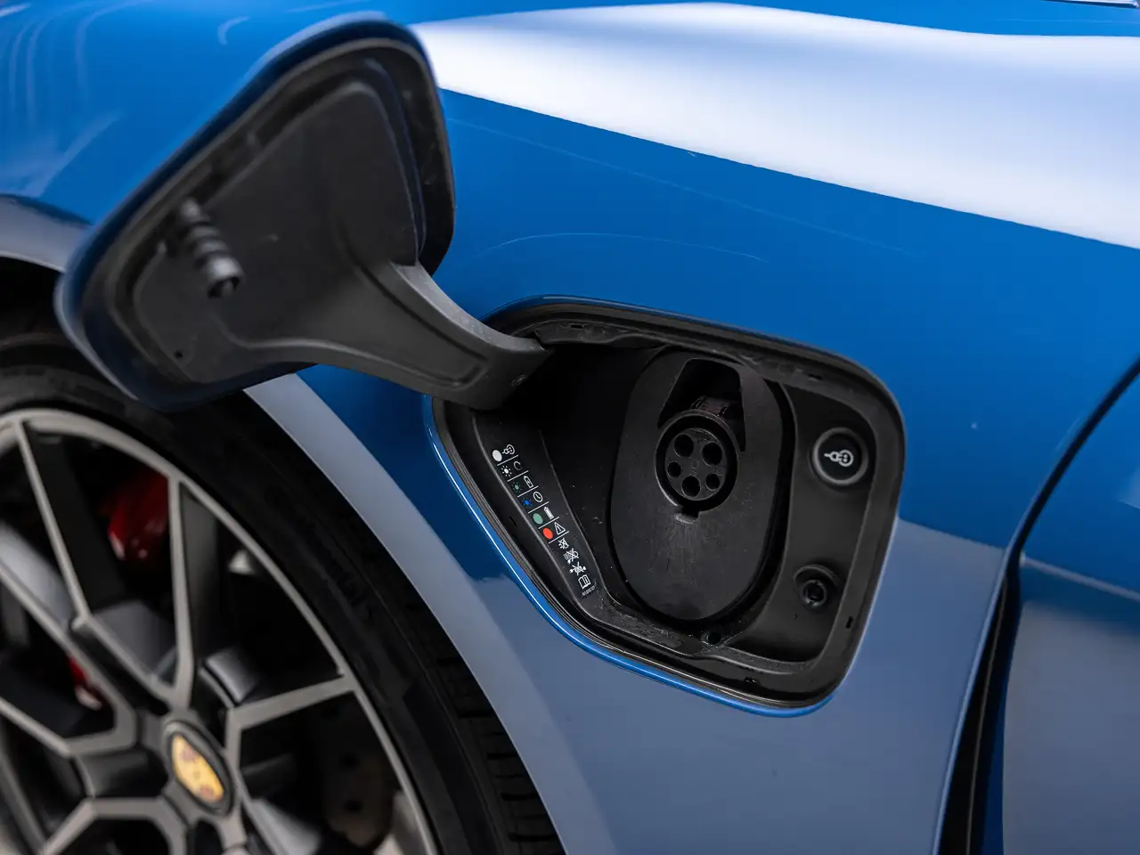 Porsche Taycan - Image 39