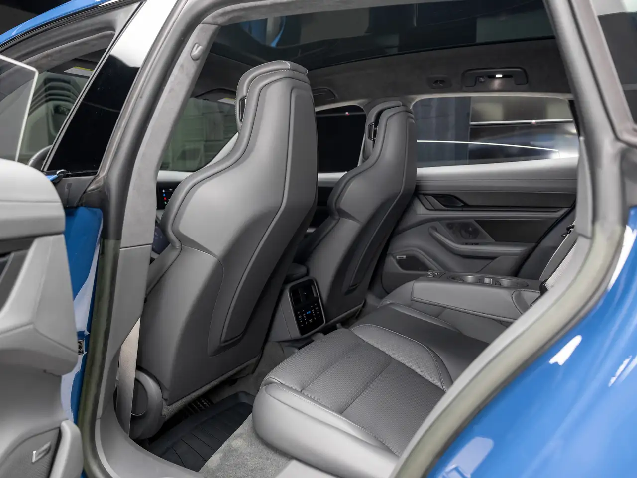 Porsche Taycan - Image 31