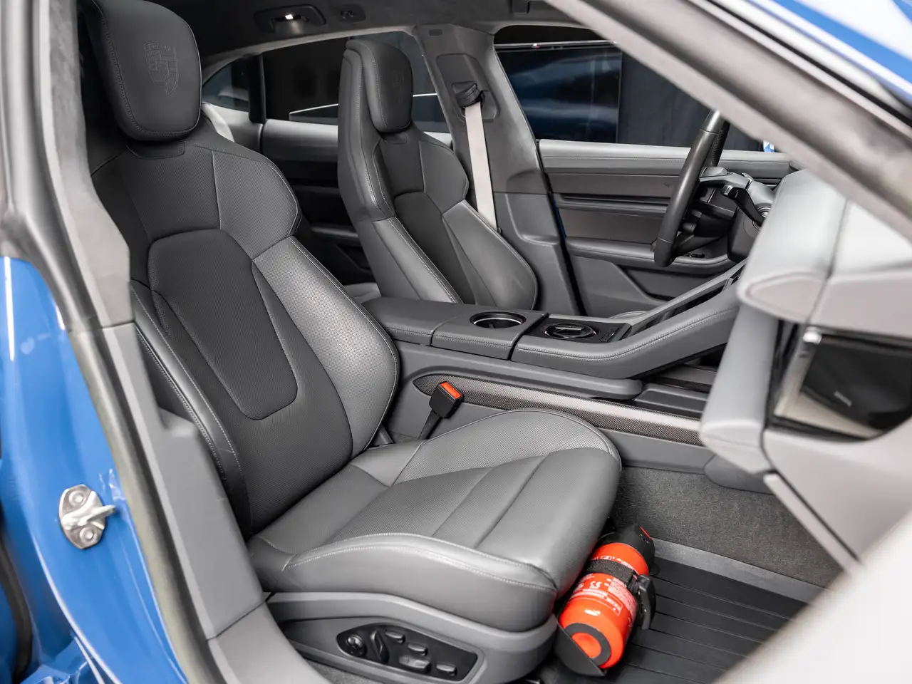 Porsche Taycan - Image 35