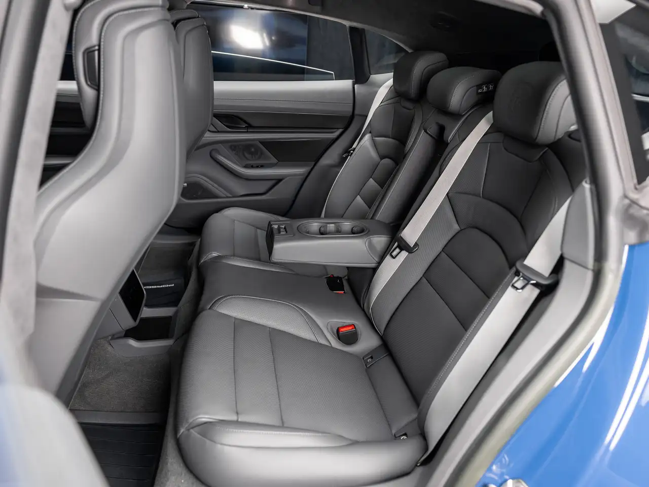 Porsche Taycan - Image 32
