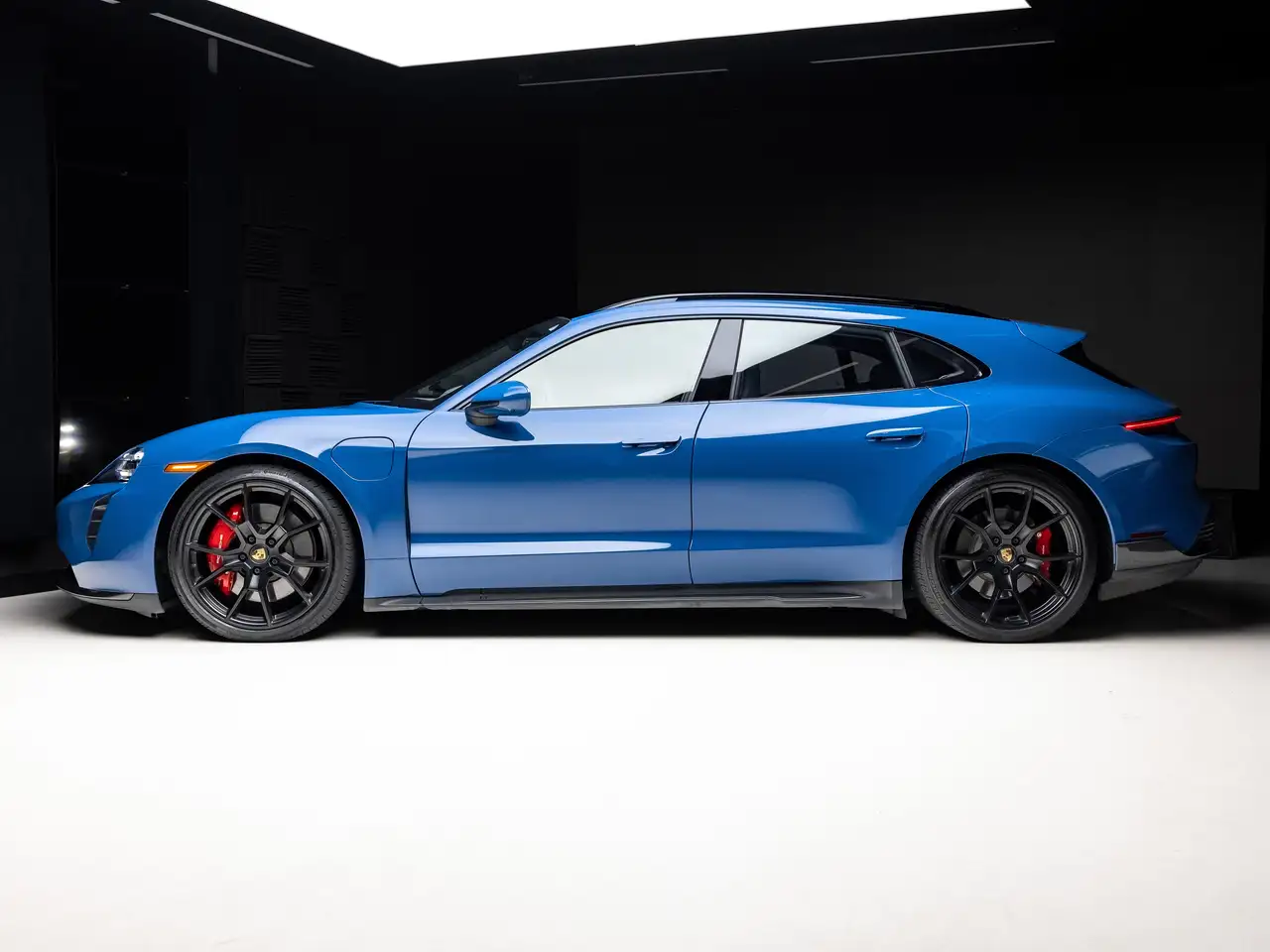Porsche Taycan - Image 8