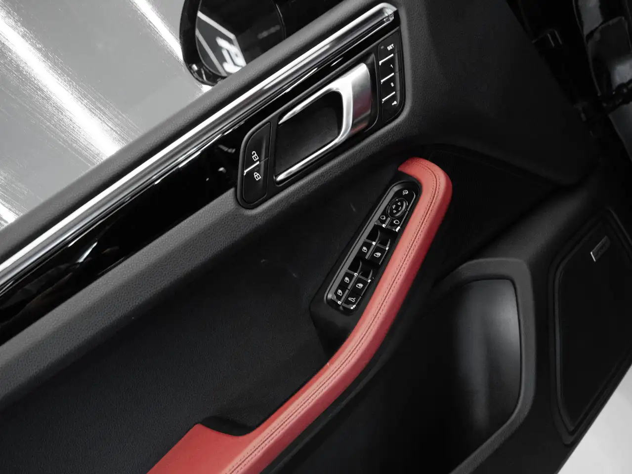 Porsche Macan - Image 18