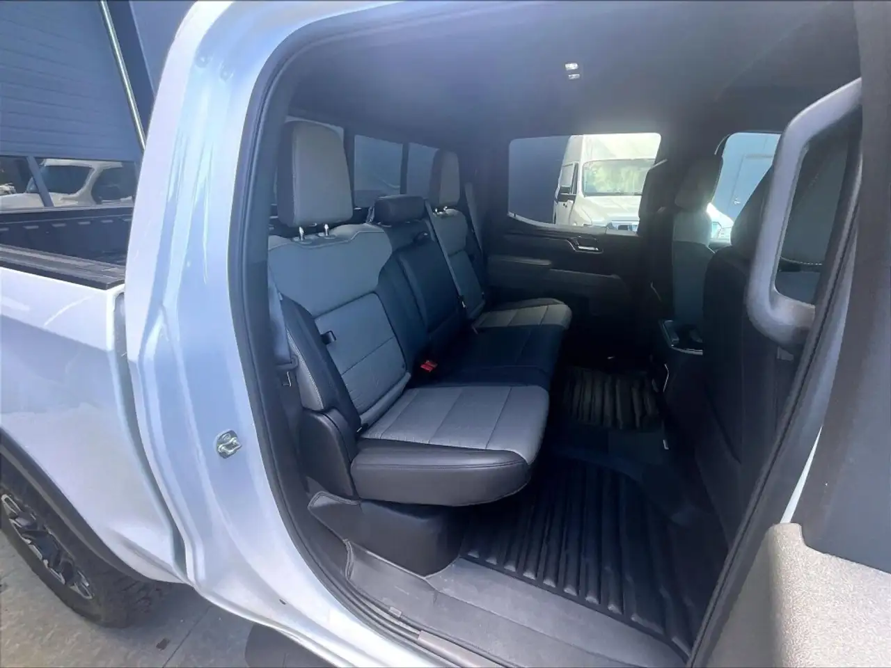Chevrolet Silverado 1500 - Image 25