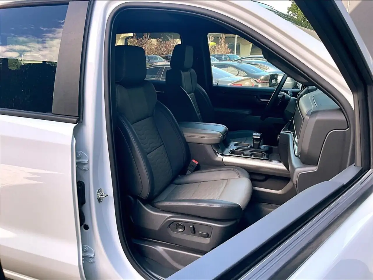 Chevrolet Silverado 1500 - Image 7