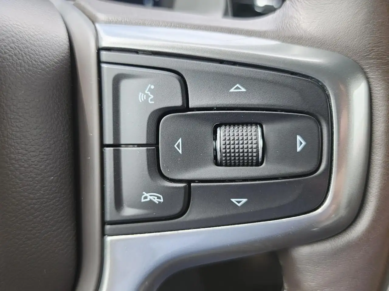 Chevrolet Silverado 1500 - Image 45