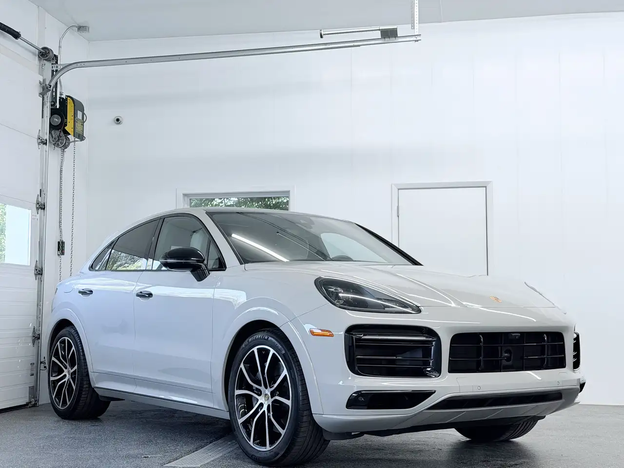 Porsche Cayenne - Image 10