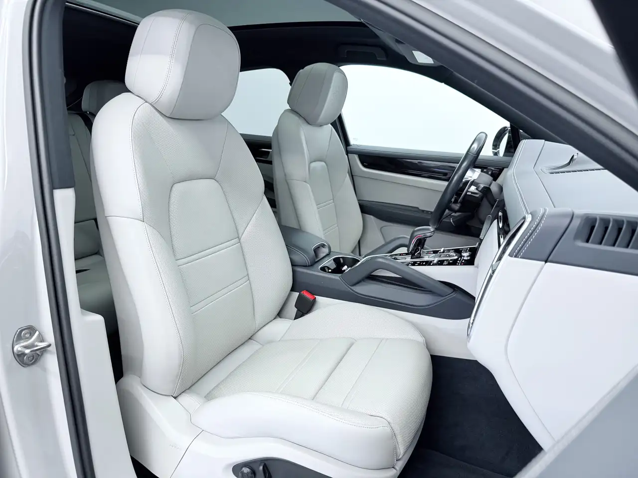 Porsche Cayenne - Image 21