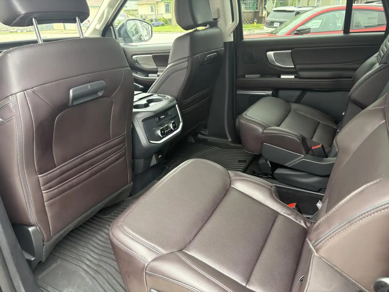 Ford Expedition - Image 7