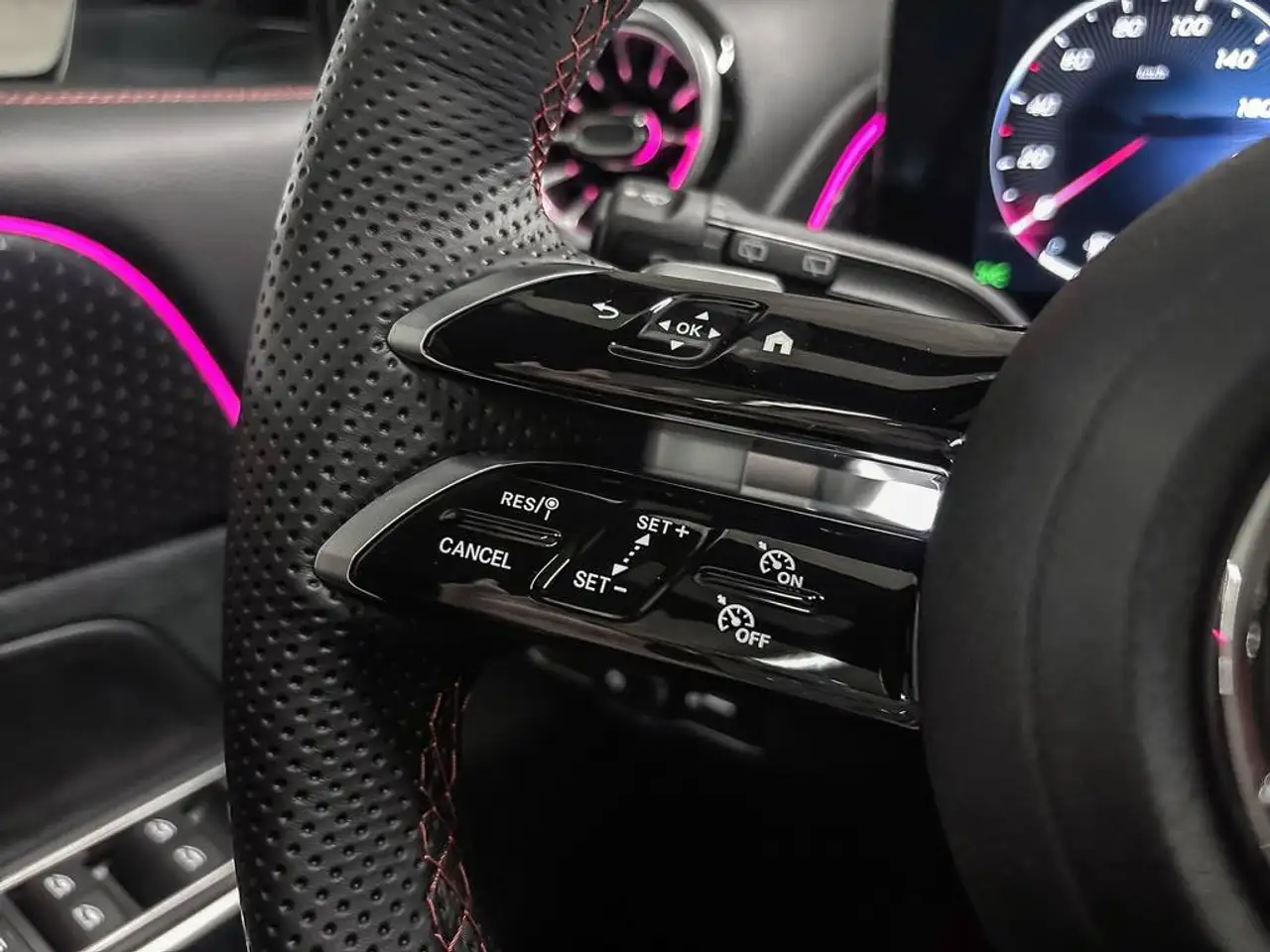 Mercedes-Benz GLB - Image 21