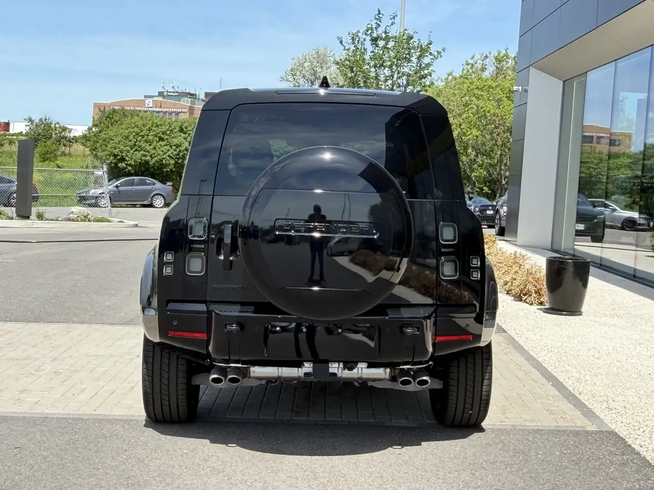 Land Rover Defender - Image 5