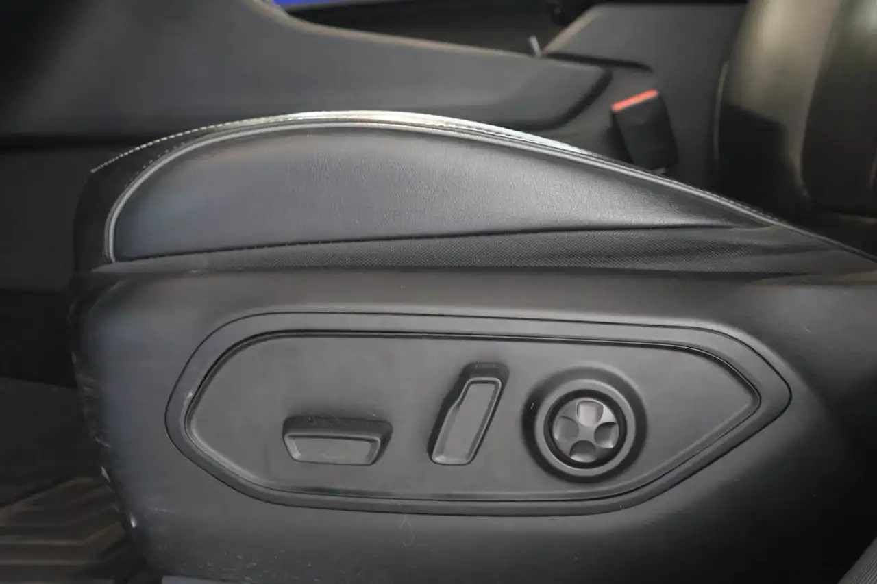 Jeep Grand Cherokee - Image 13