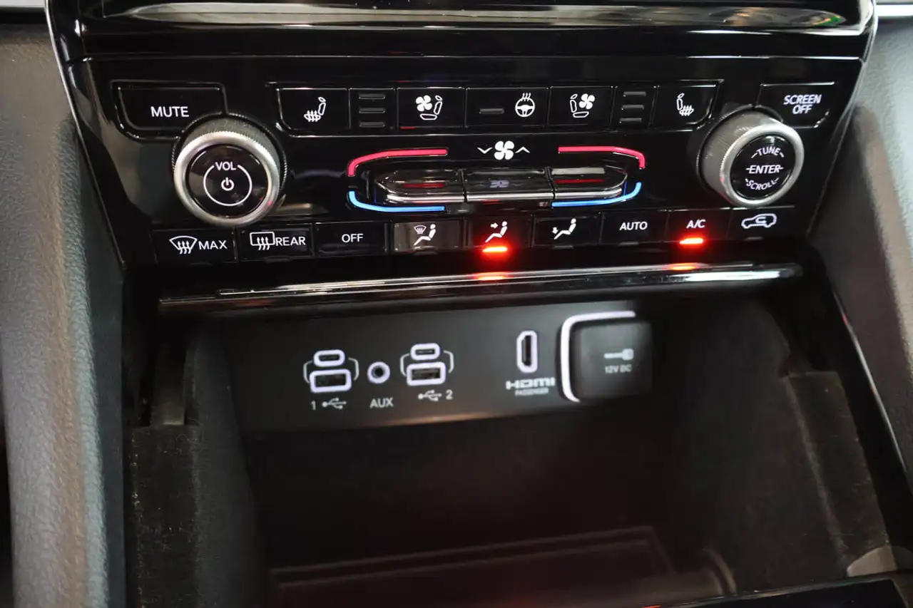 Jeep Grand Cherokee - Image 26