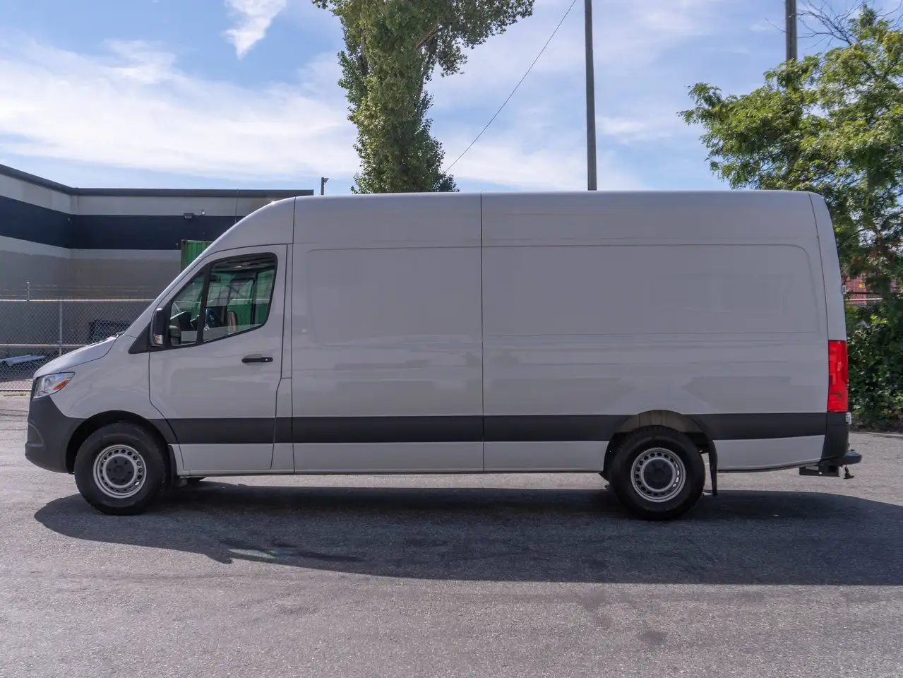 Mercedes-Benz Sprinter - Image 2
