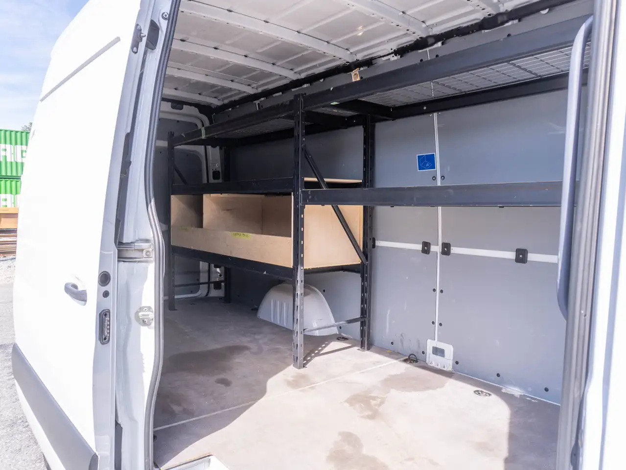 Mercedes-Benz Sprinter - Image 18