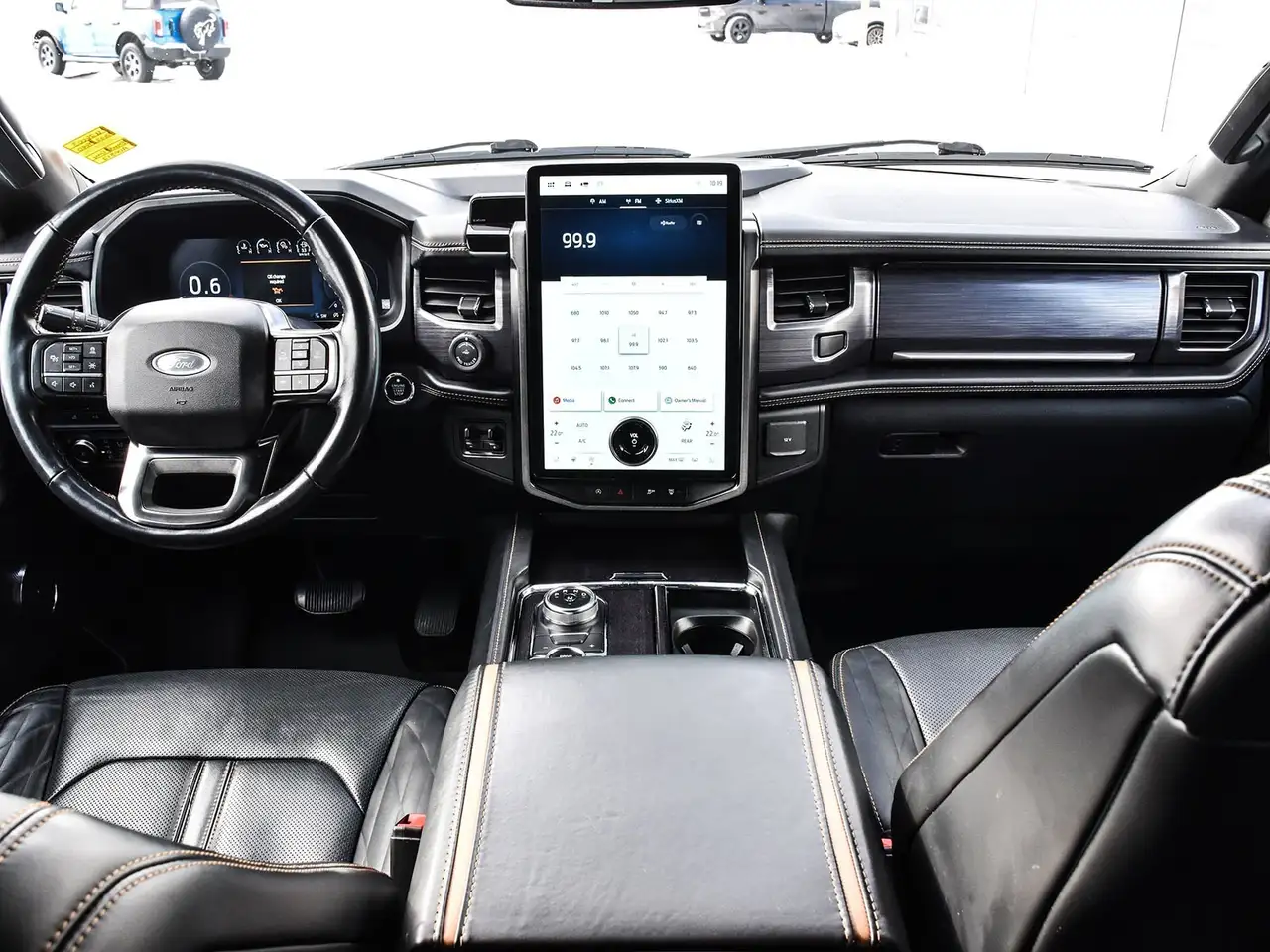 Ford Expedition - Image 18