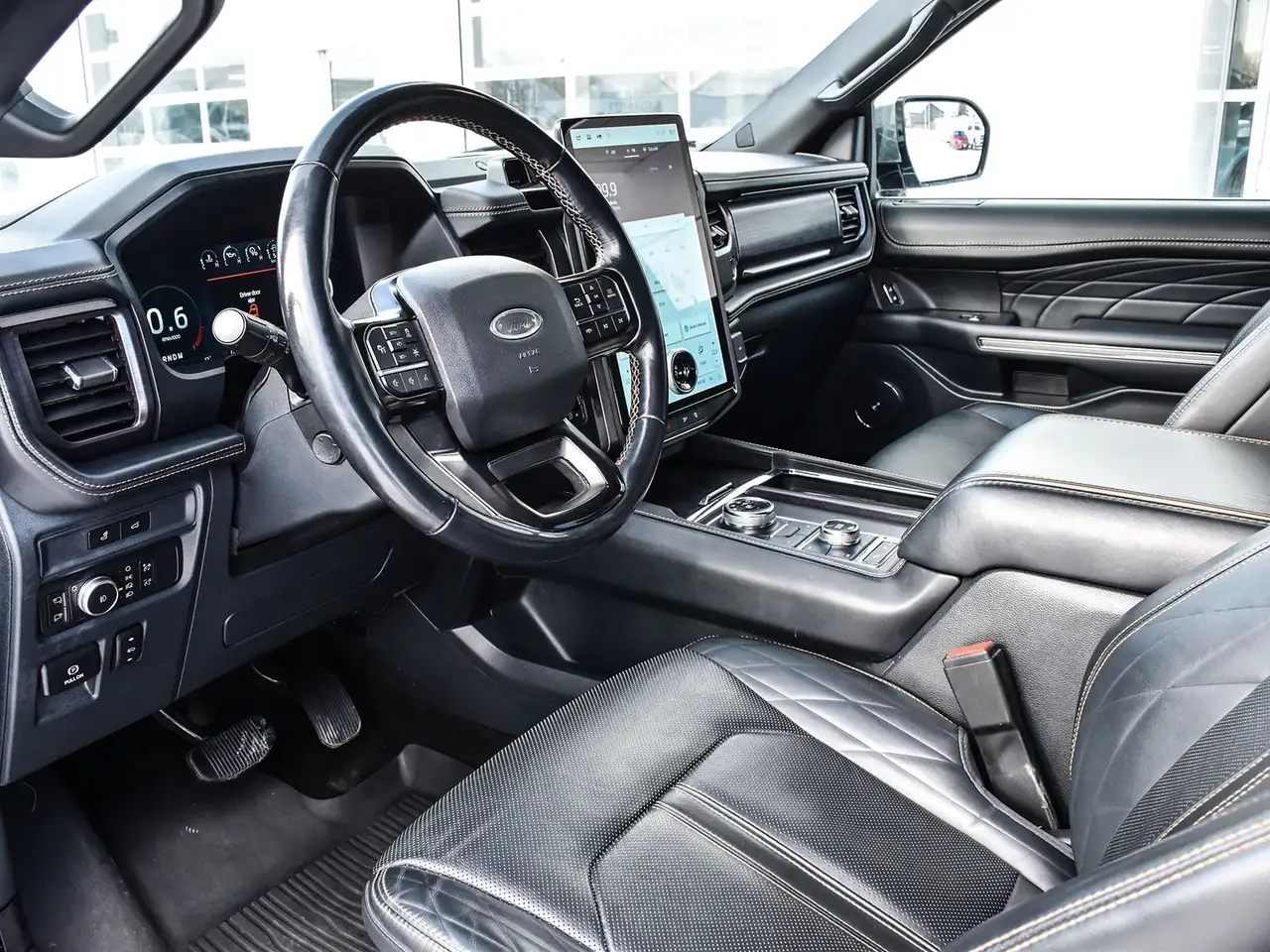 Ford Expedition - Image 9
