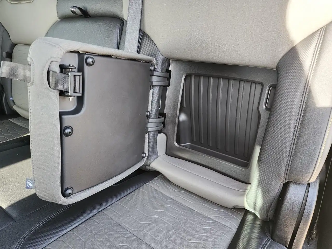 Chevrolet Silverado 1500 - Image 13