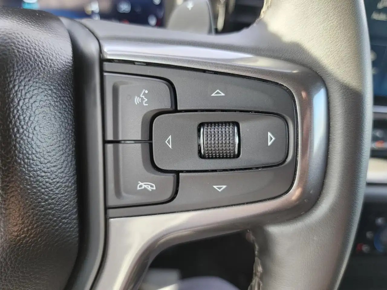 Chevrolet Silverado 1500 - Image 46