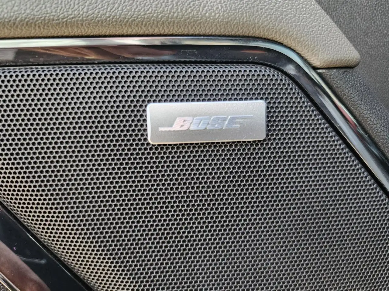 Chevrolet Silverado 1500 - Image 10
