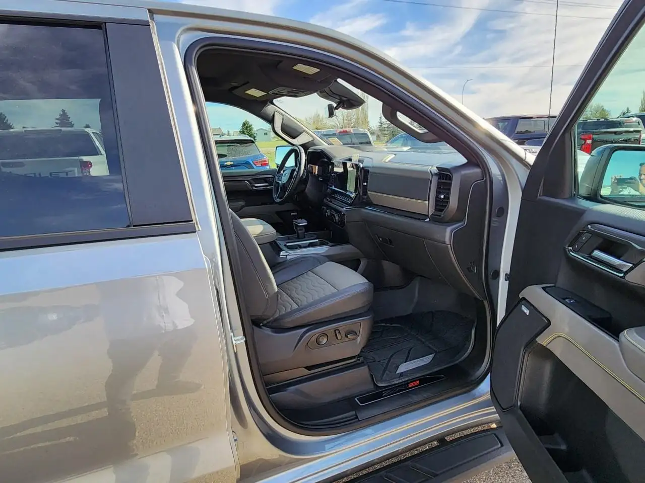 Chevrolet Silverado 1500 - Image 21