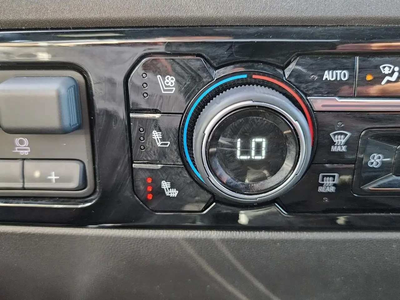 Chevrolet Silverado 1500 - Image 39