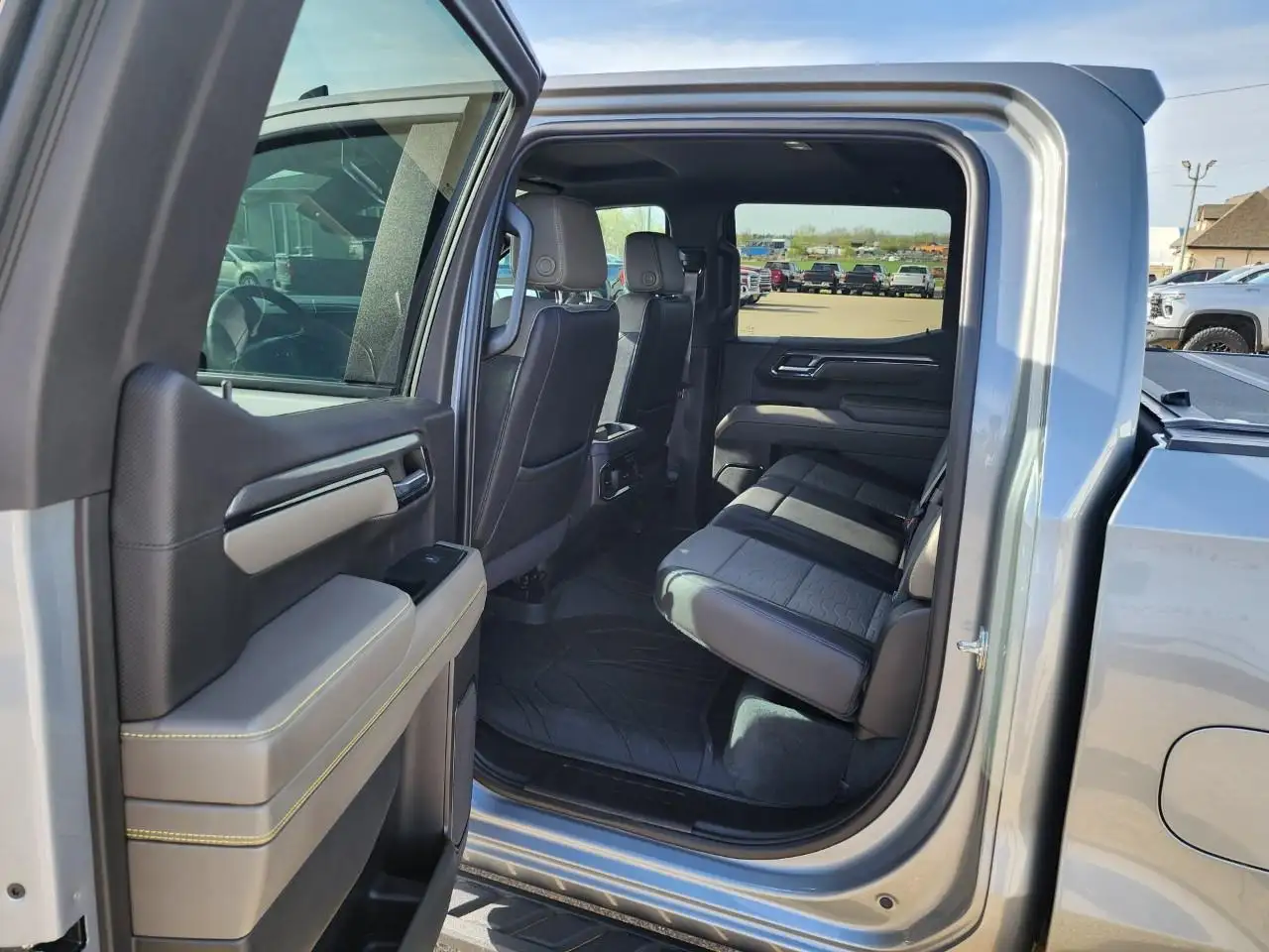 Chevrolet Silverado 1500 - Image 12