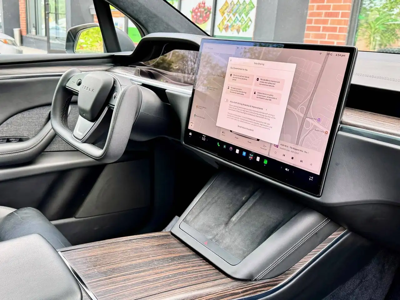 Tesla Model X - Image 18
