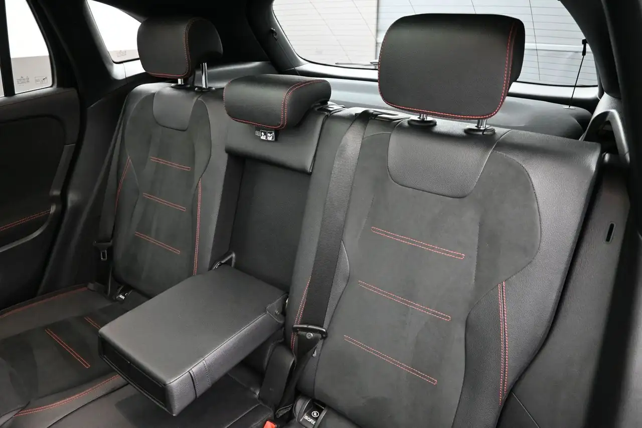 Mercedes-Benz GLA - Image 21