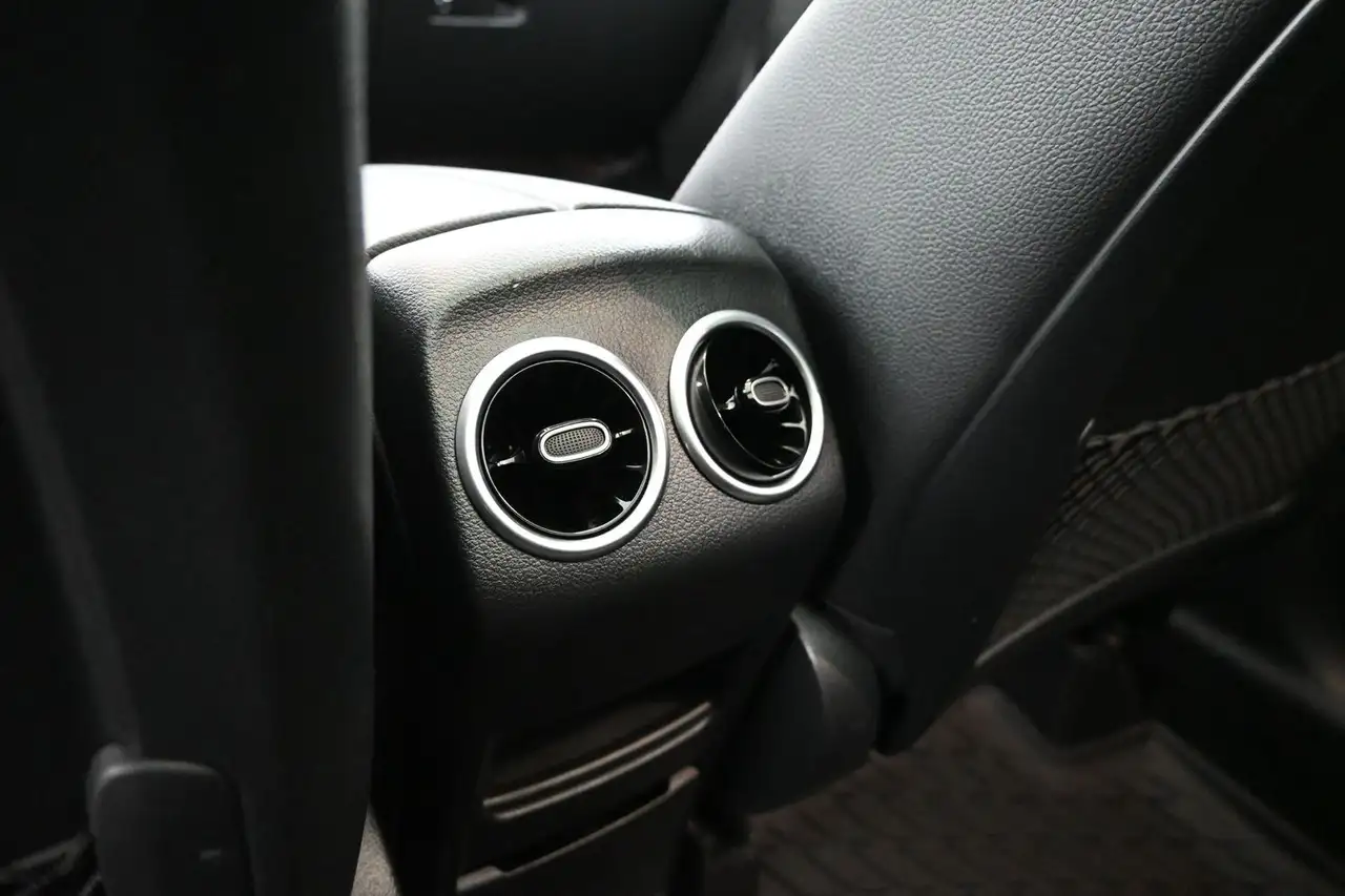 Mercedes-Benz GLA - Image 24