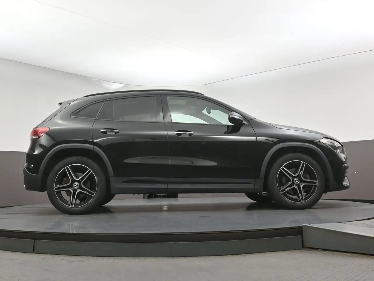 Mercedes-Benz GLA - Image 43
