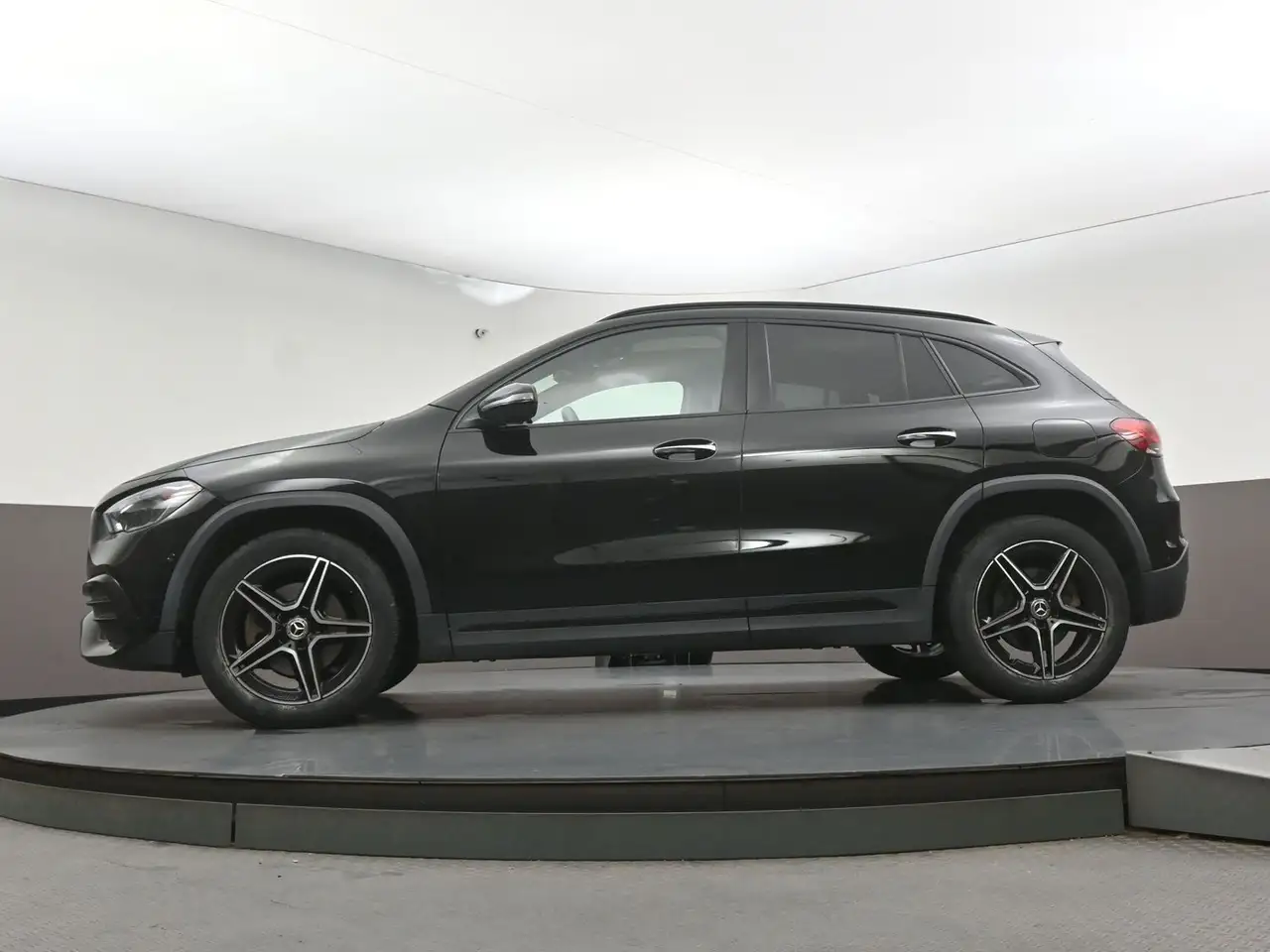 Mercedes-Benz GLA - Image 47