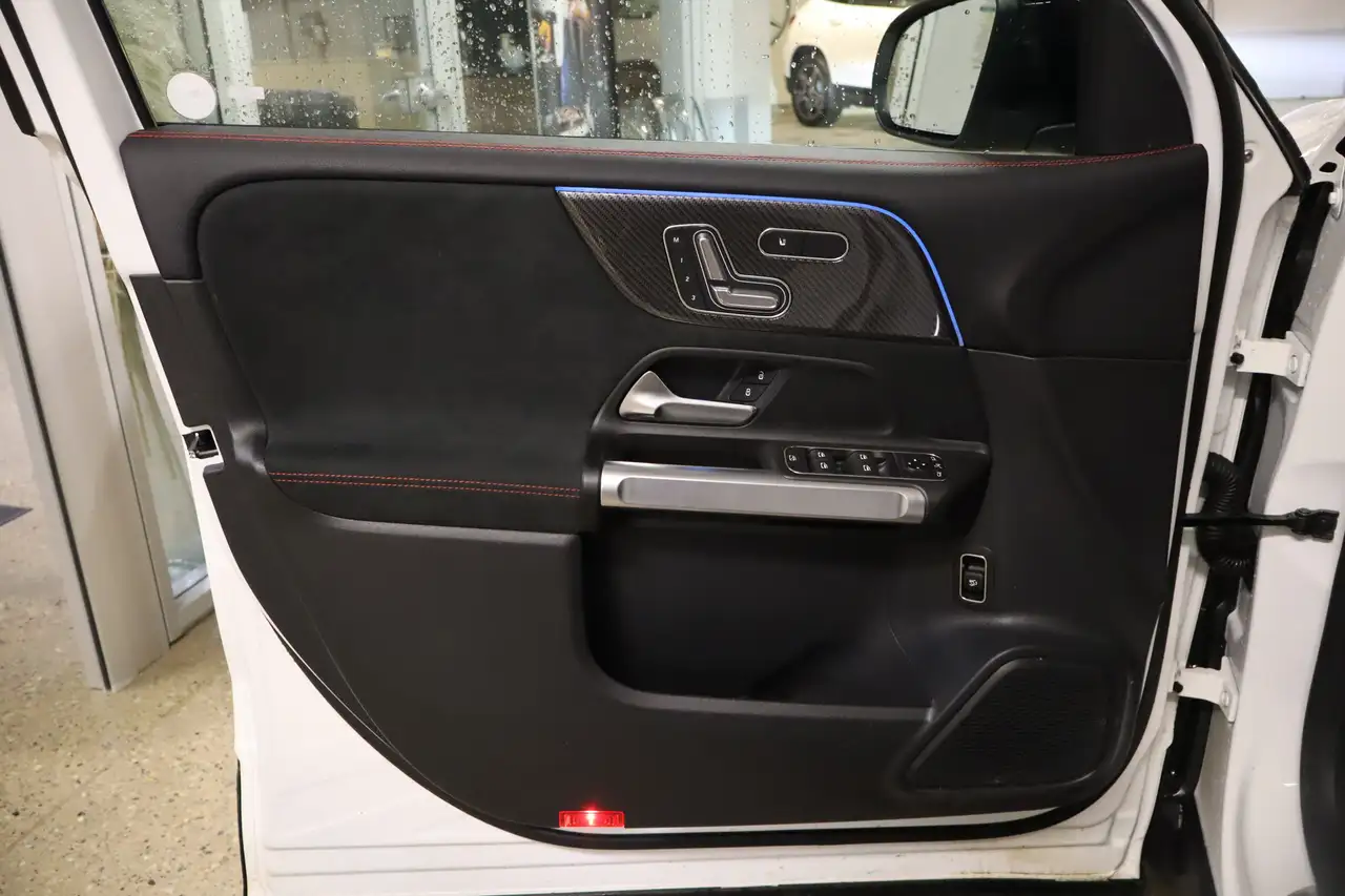 Mercedes-Benz GLB - Image 15