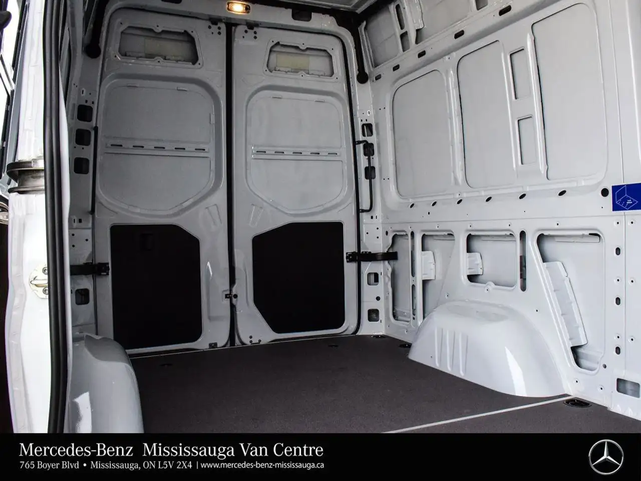 Mercedes-Benz Sprinter - Image 26
