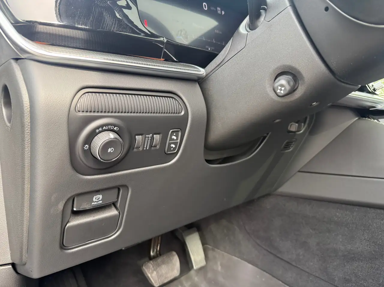 Jeep Grand Wagoneer - Image 17