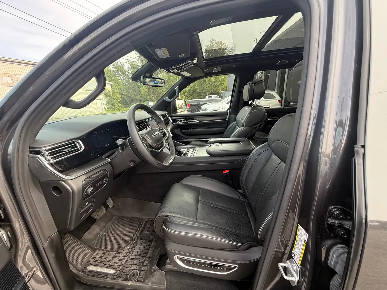 Jeep Grand Wagoneer - Image 12